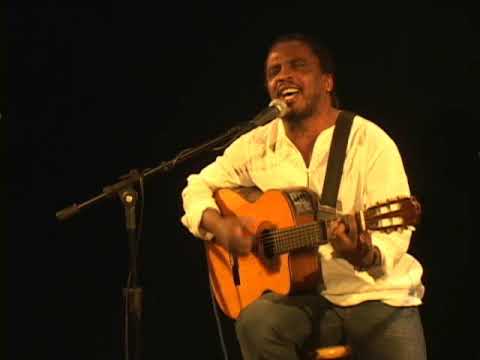 Mombaça interpreta Pretinhosidade ( composição Mombaça e Mart`nália)