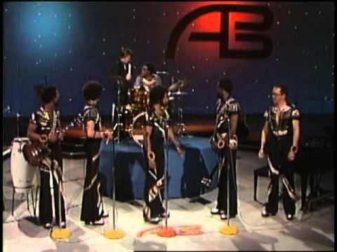 Dick Clark Interviews The Commodores - American Bandstand 1976