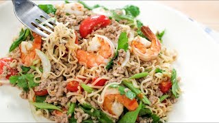 Instant Ramen Noodle Salad Recipe (Yum Mama) ยำมาม่า - Hot Thai Kitchen