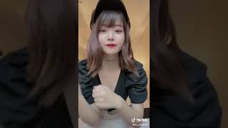 【TikTok】ノ〇ブラ前かがみ