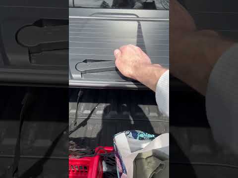 2022–2023 Hyundai Santa Cruz — How to Lock and Unlock the Roll‑Up Tonneau Cover