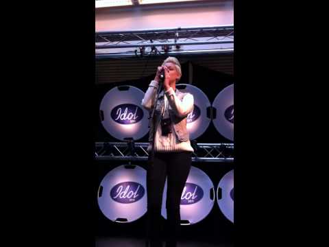 Denise Azemi - Carry you home i Valbo