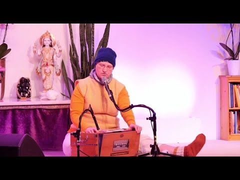 Satsang - Kirtan, Mantra und Arati mit Darshini - Yoga Vidya Live, 24.11.2022, 07:00 Uhr