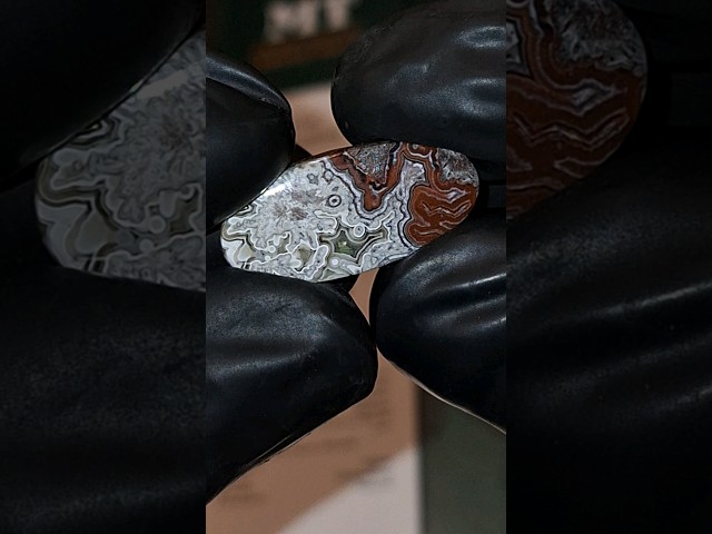 حجر عقيق طبيعي مفحوص و موثق بشهادة مختبر