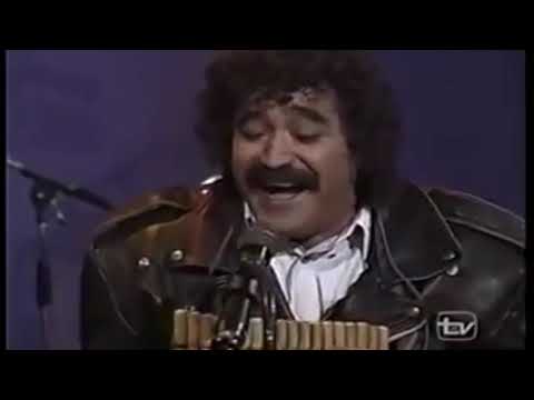 Illapu y Eric Maluenda interpretan Clavelitos