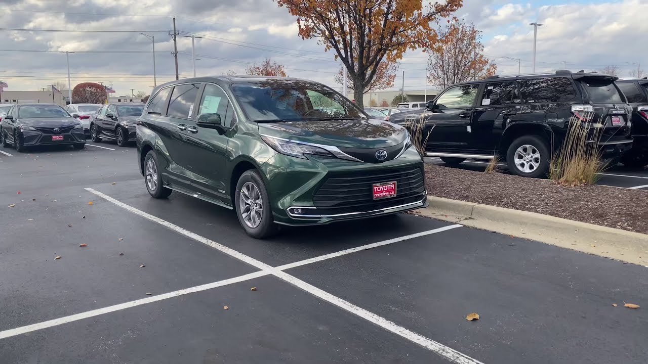 2021 Toyota Sienna XLE Hybrid in Green walk around