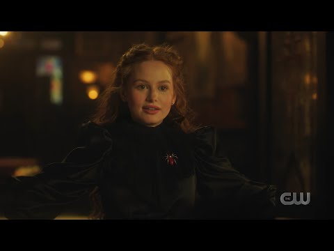 Riverdale 6x04:  opening scene, introducing Cheryl, Poppy and Abbigail Blossom