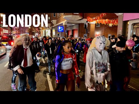 Halloween Night Walk Through the London City | London Night Walk [4K HDR] 