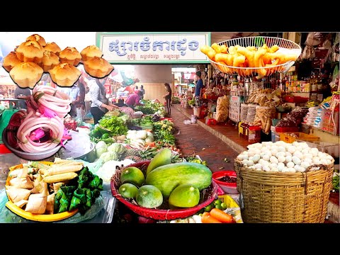 Chamkar Doung Market in Phnom Penh in The Morning