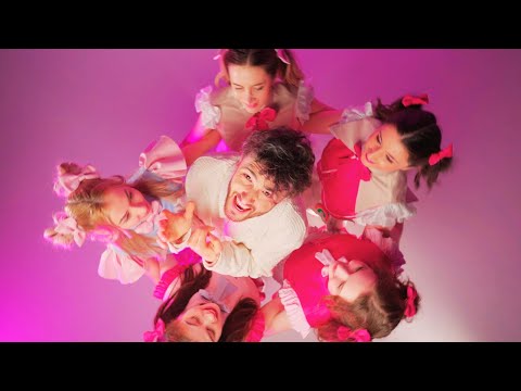 MINUNATII feat. DJ BumBA - DANSEAZA BUNICA (videoclip oficial)