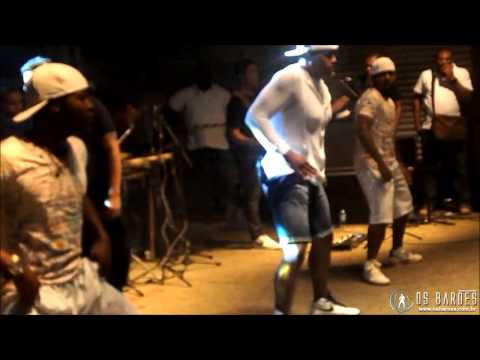 Tremidinha andando - Os Barões - Beija ou Desce Fest