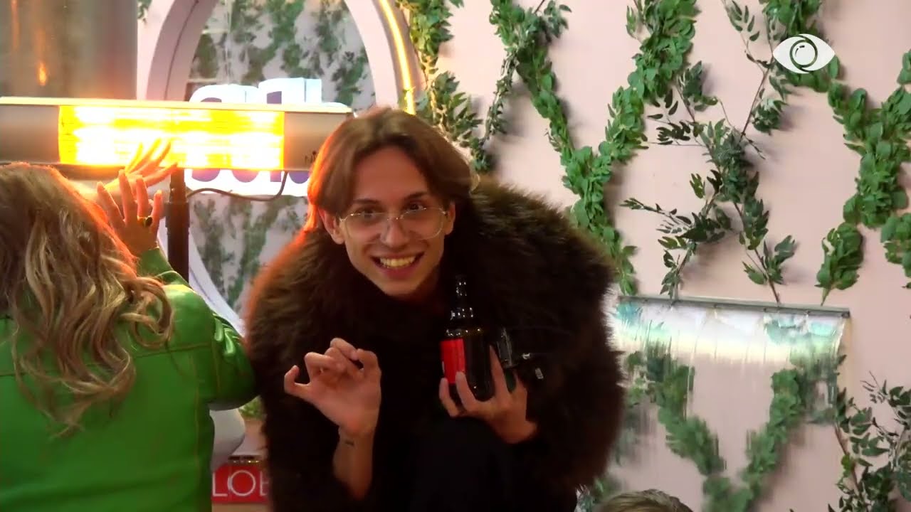 “Hajde të të zhbëj pak…”/ Ironi mes Vserlos dhe Gjestit