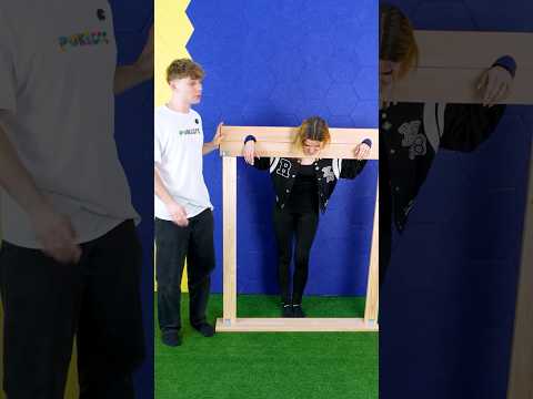 Nejflexibilnější Žena Na Světě vs Středověký Trestací Nástroj! 🪓