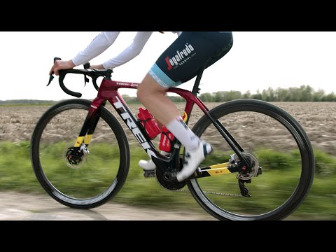 TREK Domane SLR 6 Gen 4 osobní kolo