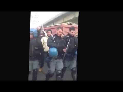 Sintomi di vermi su una faccia alladulto Sudore della persona e i parassiti