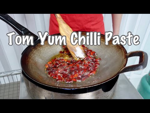 Making Thai Tom Yum Chilli Paste