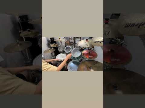 珮儀老師爵士鼓示範：在《Some Nasty Funk》drumless 版本（YT 無版權音樂）上自編鼓點，融合切分音、六連音與線性樂句