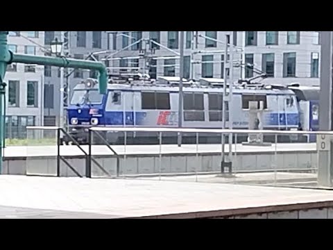 wjazd pociągu IC ARTUS z EP09-001 na stację Wrocław Główny