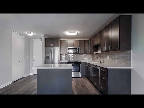 An appealingly-updated 2-bedroom steps from the Lakeview East Mariano’s An appealingly-updated 2-bedroom steps from the Lakeview East Mariano’s