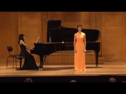 Danae Kontora, 'En proie a la tristesse'