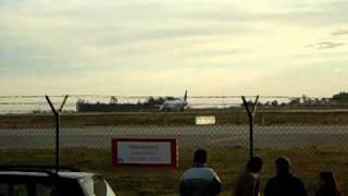 preview picture of video 'Airbus A 320 da Tap descolando a meio da pista do aeroporto de Sá Carneiro'