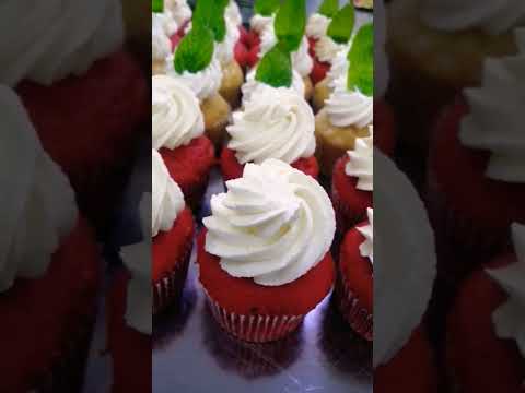 Mohsin cake red velvet and vanilla