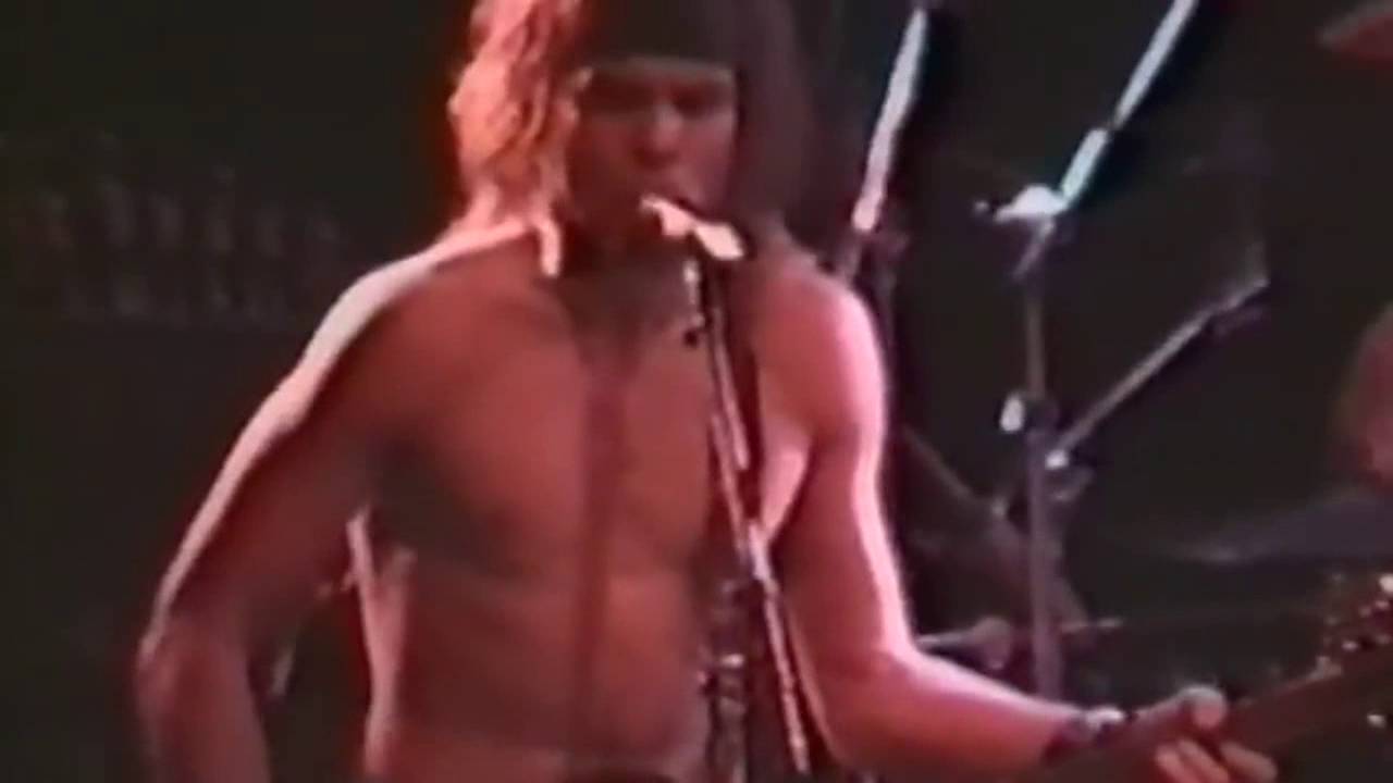 Pearl Jam - Leash (Holland 1992) HD - YouTube