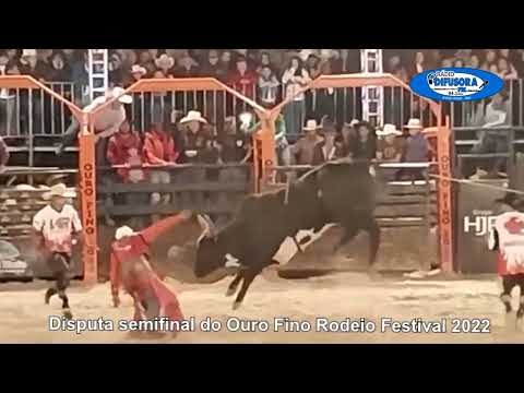 Disputa semifinal do Ouro Fino Rodeio Festival 2022