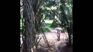 preview picture of video 'video2.mov: 24/04/2011 Lp mtb langkap part 1'