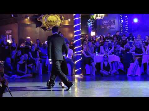  Gianpiero Galdi  and  Lorena Tarantino  are  dancing  to  the  tango  "  A mis viejos  "  by  Aníbal Troilo  in  2020
