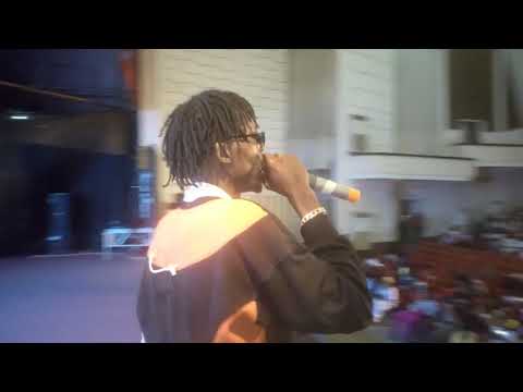 OG Doul  prestation au concert de Momo Choco au palais de la culture