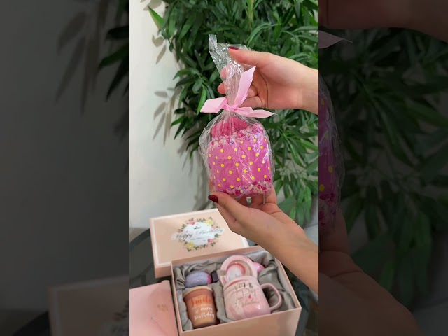 بوكس هدية "هابي بيرثدي" متكامل - تشكيلة عناية واسترخاء (Happy Birthday Gift Box)