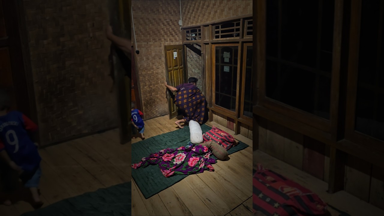 tengah malam jum'at kliwon saat tidur nyenyak di rumah pinggir kuburan