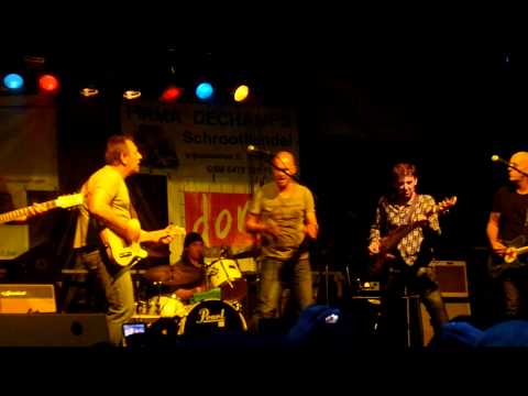 Owen ft. Stan Van Samang - Keep on rocking in the free world.