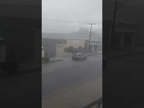 chuva de vento causa destruição na cidade de lajedinho na bahia