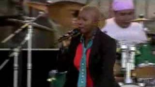 Angelique Kidjo at Newport Folk 06 - Bahia