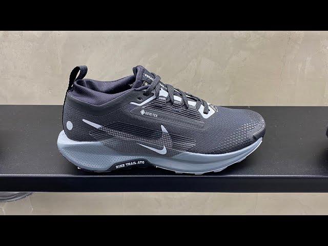 Vídeo relacionado con Nike FQ0912-001 Nike Pegasus Trail 5 Gore-Tex Mujer Black/Wolf Grey-Cool Grey-Anthracite EU 40