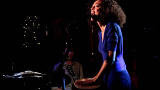 Corinne Bailey Rae - Paper Dolls live (partial)