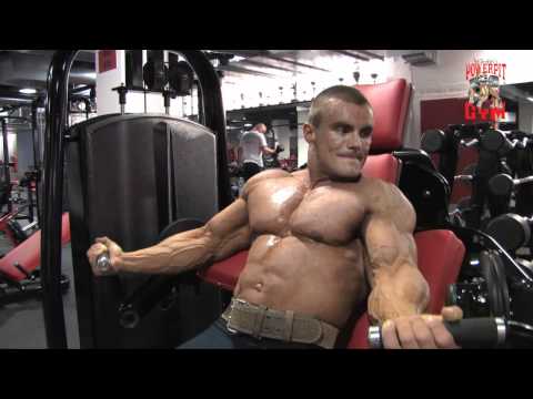 Karol Małecki - trening klatki i bicepsa