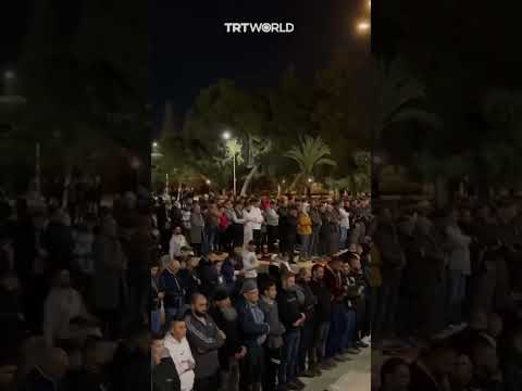 Orações de Tarawih na Mesquita de Al Aqsa na primeira noite do Ramadã