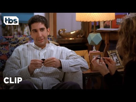 フレンズ。ロスがレイチェルを初めてデートに誘う (シーズン1クリップ) ｜TBS (Friends: Ross Asks Rachel Out for the First Time (Season 1 Clip) | TBS)