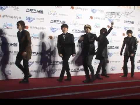 [SSTV]ฺB1A4&Boyfriend Walking on Red carpet at Seoul Music Awards