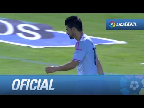 Balón al palo de Nolito, remata Larrivey directamente fuera