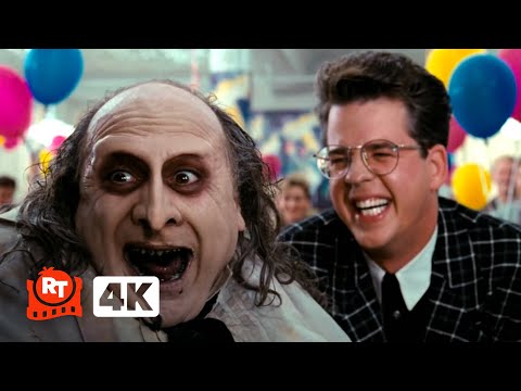 蝙蝠俠歸來（1992）--企鵝咬人鼻子 | Movieclips (Batman Returns (1992) - Penguin Bites A Guy's Nose | Movieclips)
