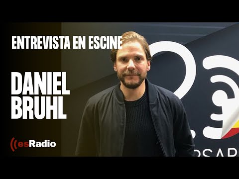 Daniel Brühl presenta su primera película como director, "La puerta de al lado"