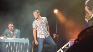 Buzzin' - Scotty McCreery live 8/2/15