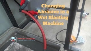 Changing abrasive in a wet blast machine