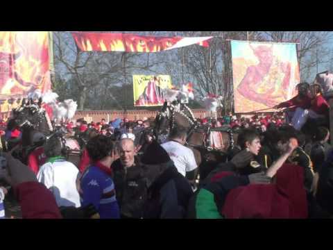 Battaglia arance 2011.mp4-carnevale d'ivrea-