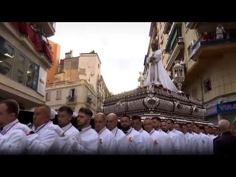 Video Thumbnail: Thousands of faithful in Málaga turn out for annual Easter parade