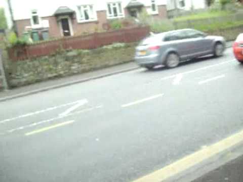 arriva yorkshire plaxton president 692 departs stop at batley